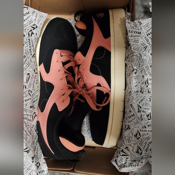 Volcom steel toe "skater" shoes - Picture 4 of 8